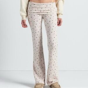 NEW SKIMS Cotton Jersey Fold-over Pants in Oatmeal Heather Holly Print